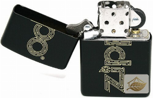 Zippo Logo-Feuerzeug, Schwarz Matt mit Design-Schriftzug