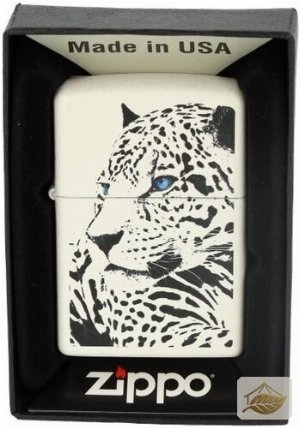 Zippo Leopard-Motiv mit blauen Augen, Gehäuse weiß matt
