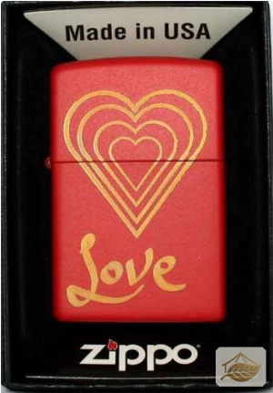 Zippo Love Feuerzeug, Rot Matt mit gelasertem Herzmotiv