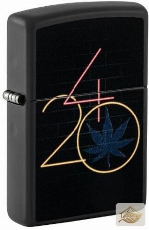 Zippo Black Matte 420, Cannabisblatt unter Schwarzlicht