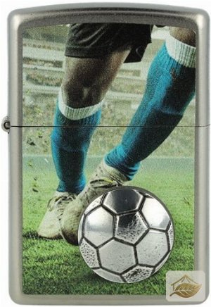 Zippo Benzinfeuerzeug mit Fußballspieler-Motiv, Satin Chrome